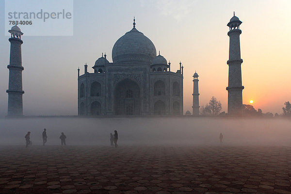 Sehenswürdigkeit  Liebe  Geheimnis  Sonnenaufgang  fließen  Tourist  Monument  Nebel  Magie  Symmetrie  Freundlichkeit  Begeisterung  Marmor  Gegenlicht  Agra  Asien  Indien  Mausoleum  Sonne  Taj Mahal  Grabmal  Uttar Pradesh