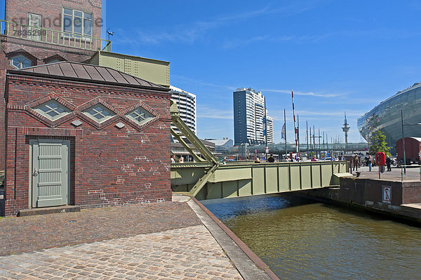 Sehenswürdigkeit  Wasser  Hafen  Europa  Verkehr  Mensch  Architektur  Museum  Schiff  Bremen  Bremerhaven  Deutschland  Tourismus