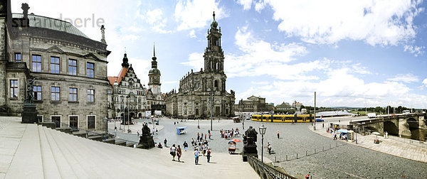 Katholische Hofkirche  St. Trinitas Dom und Residenzschloss in Dresden  Sachsen  Deutschland