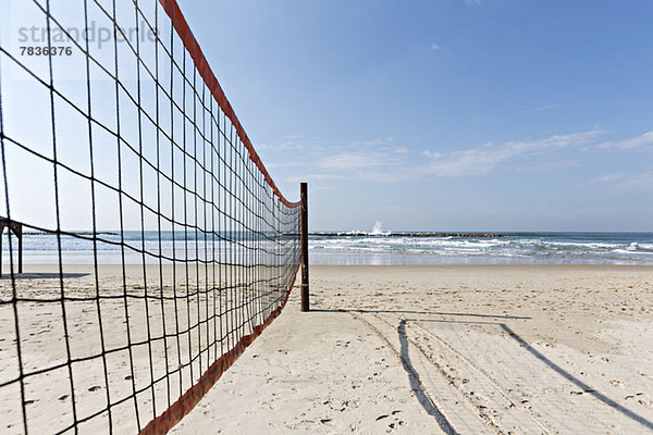 Volleyballnetz am Strand von Woronesch  Russland