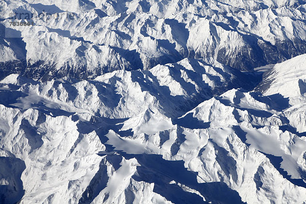 Blick auf die verschneiten Alpen  Schweiz