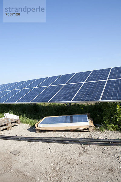 Eine Solarstation im Bau