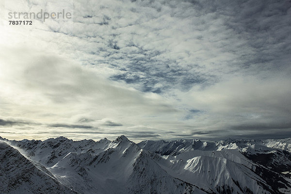 Schneebedeckte Berglandschaft