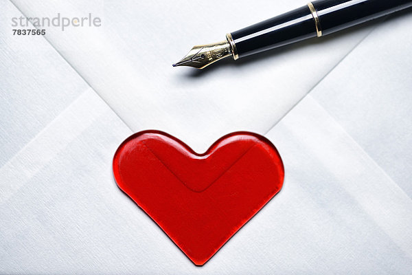 Liebesbrief mit Herz und Füller