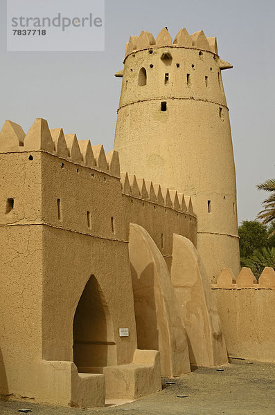 Turm und Mauern  Al Jahili Fort