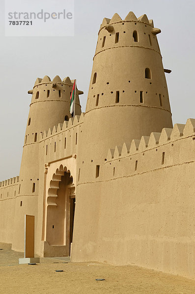 Türme mit Eingangstor  Al Jahili Fort
