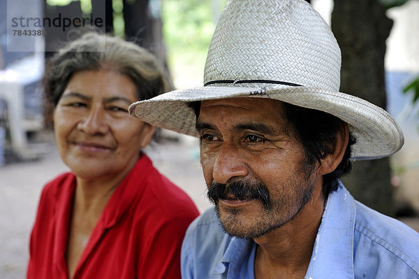 Ehepaar  58 und 59 Jahre *** Keine Veröffentlichung in Nicaragua***