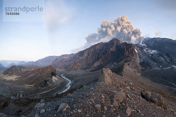 Aschewolke des Eyjafjallajökull über Gletscher und Þórsmörk