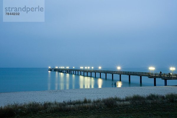 Seebrücke Binz am Abend  Insel Rügen  Mecklenburg-Vorpommern  Deutschland