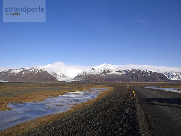 Island  Blick auf das Schmelzwasser der Jokulsarlon-Gletscherlagune bei der Ringstraße 1