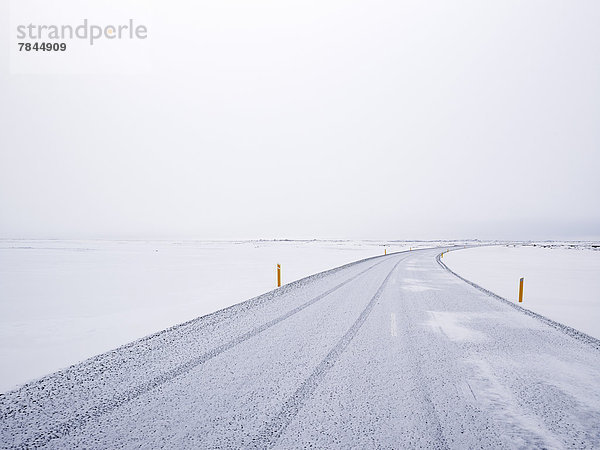Island  Schneeverwehungen auf der Route 1 ansehen