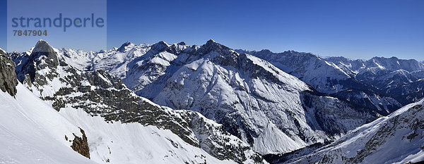 Germany  Bavaria  View of Karwendel Mountains and Bavarian Alps