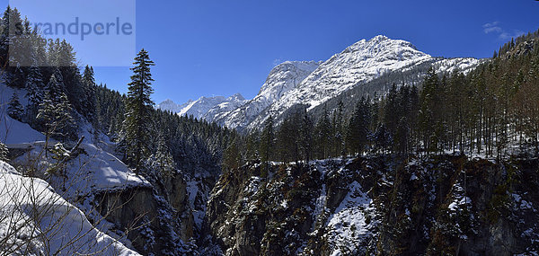 Österreich  Tirol  Karwendelgebirge im Schnee