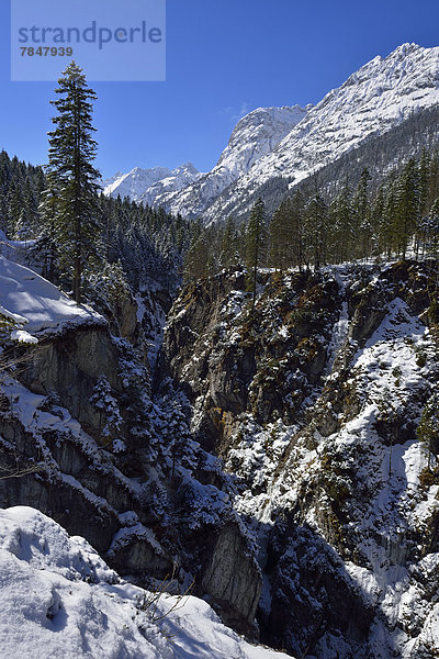 Österreich  Tirol  Blick auf das Johannestal mit Birkkarspitze bei Karwendelgebirge