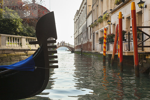 Italien  Venedig  Gondeln im Kanal am Markusplatz