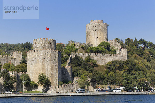 Türkei  Istanbul  Blick auf die Festung Rumeli am Bosporus