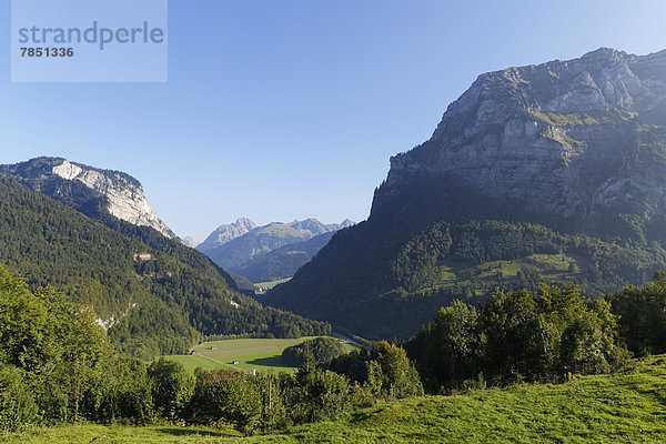 Österreich  Vorarlberg  Blick auf Kanisfluh rechts und Bregenzerwald