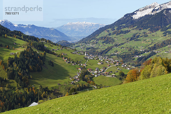 Österreich  Vorarlberg  Blick auf Raggal Dorf von Marul im Großen Walsertal