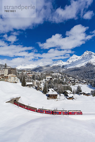 Schweiz  Rhätische Bahn durch den Schnee