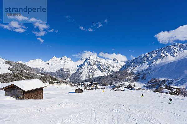 Schweiz  Blick auf schneebedeckte Berge bei Arosa
