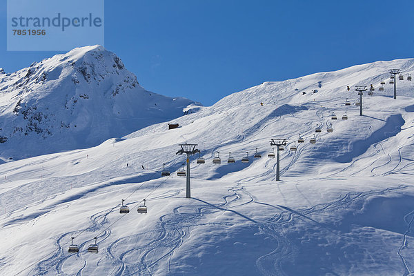 Schweiz  Blick auf den Skisessellift