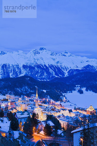 Schweiz  Blick auf das Stadtbild von St. Moritz