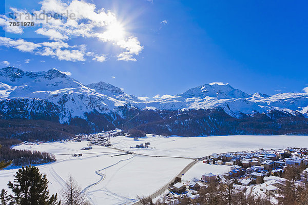 Schweiz  Blick auf den Silvaplanasee und das Stadtbild