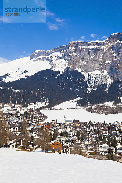 Schweiz  Ansicht der Chalethäuser im Winter