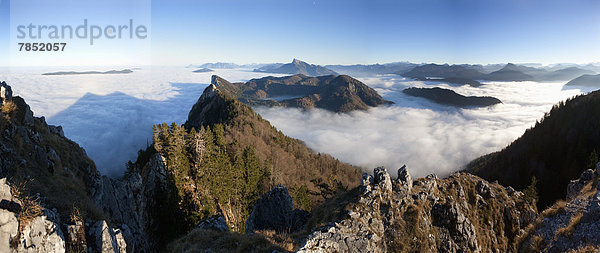 Austria  Salzkammergut  View of alpine foothills covered with fog