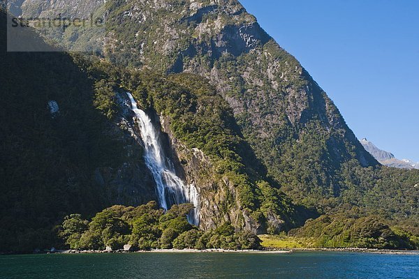 Wasserfall  Pazifischer Ozean  Pazifik  Stiller Ozean  Großer Ozean  neuseeländische Südinsel  Geräusch  hoch  oben  UNESCO-Welterbe  Fiordland National Park  Milford  Neuseeland