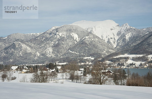 nahe  Europa  Berg  bedecken  Stadt  Ansicht  umgeben  Österreich  Schnee