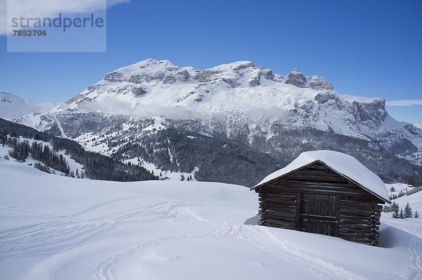 Trentino Südtirol Europa Berg bedecken Hintergrund Wintersportort Dolomiten Italien Schnee