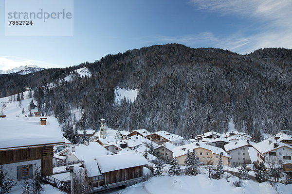 Dach  nahe  Trentino Südtirol  Europa  bedecken  Morgen  früh  Ski  Ansicht  Zimmer  Dolomiten  Italien  Schnee