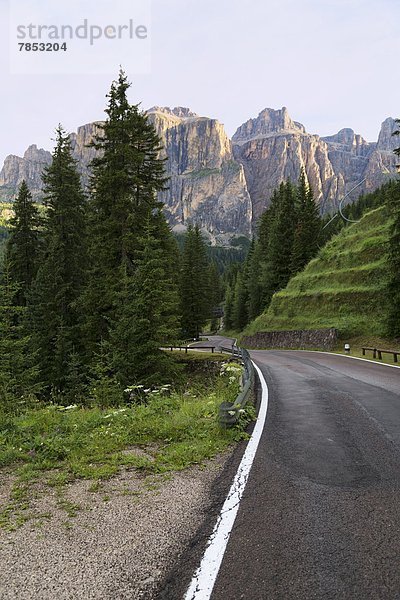 nahe  Europa  Berg  Fernverkehrsstraße  Dolomiten  Trentino Südtirol  Canazei  Italien
