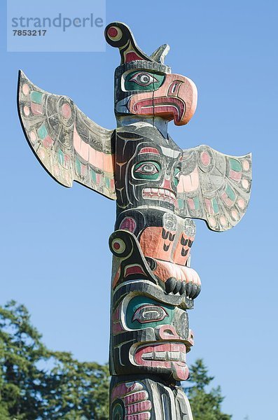 Alarmanlage Stange Nordamerika Totempfahl Bucht British Columbia Kanada Friedhof