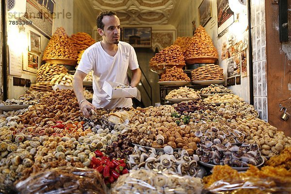 Nordafrika  Blumenmarkt  Gebäck  Süßigkeit  Marrakesch  Afrika  Markt  Marokko