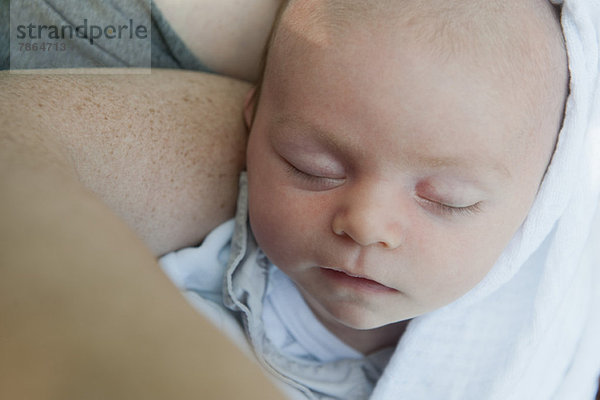 Baby Junge schläft