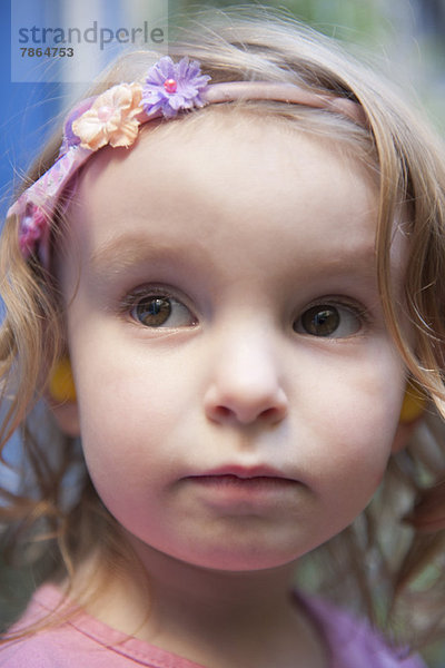 Kleines Mädchen mit Stirnband  Portrait