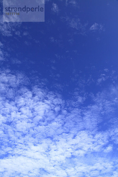 Wolken und blauer Himmel