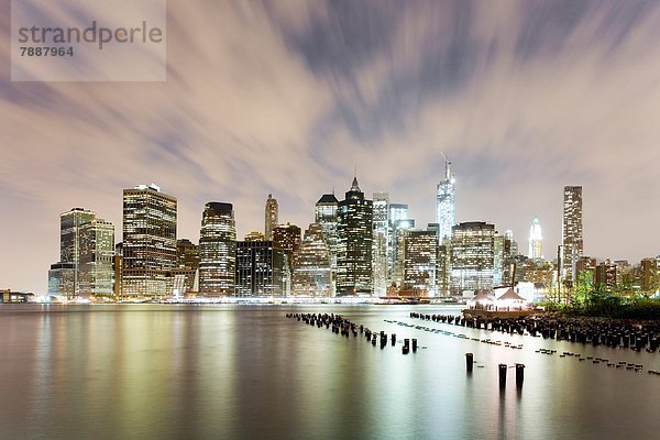 Skyline von Downtown Manhattan  New York City  New York State  USA