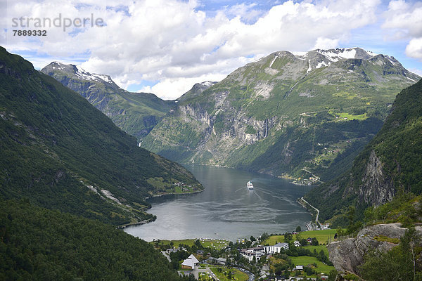 Geiranger und der Geirangerfjord