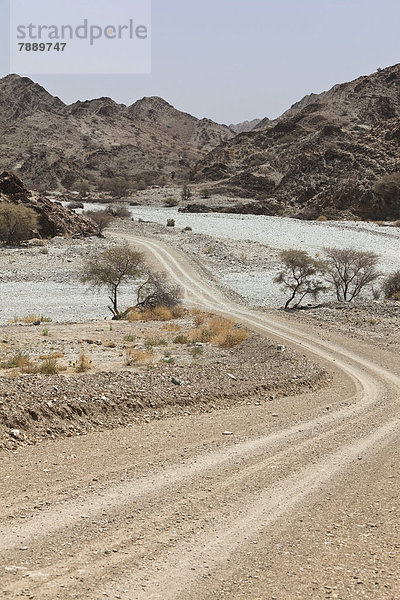 Unbefestigte Straße im omanischen Hinterland