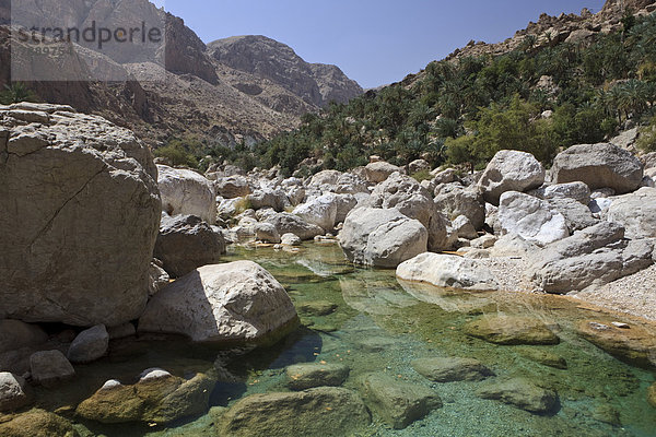 Klares Wasser des Wadi Shab