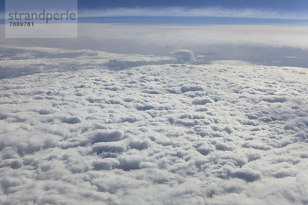 Luftaufnahme  weiße Wolkendecke