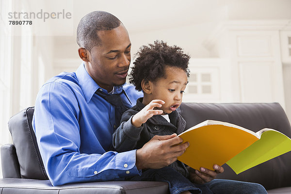 Couch  Menschlicher Vater  Sohn  vorlesen