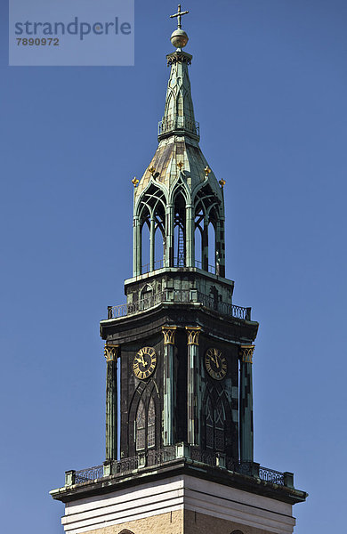 Berlin  Hauptstadt  Himmel  verziert  Uhr  blau  Deutschland