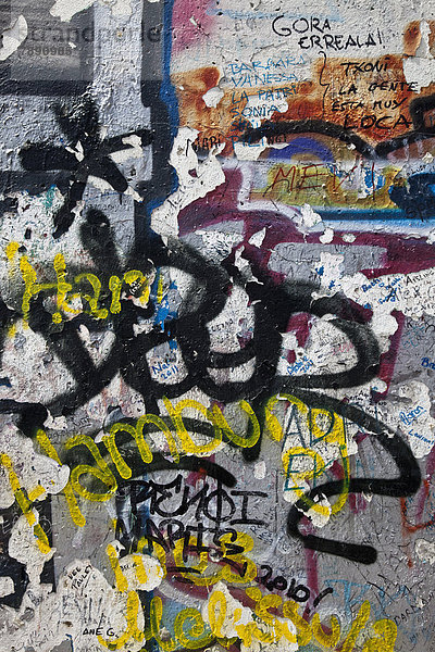 hoch  oben  nahe  Städtisches Motiv  Städtische Motive  Straßenszene  Straßenszene  Wand  Graffiti