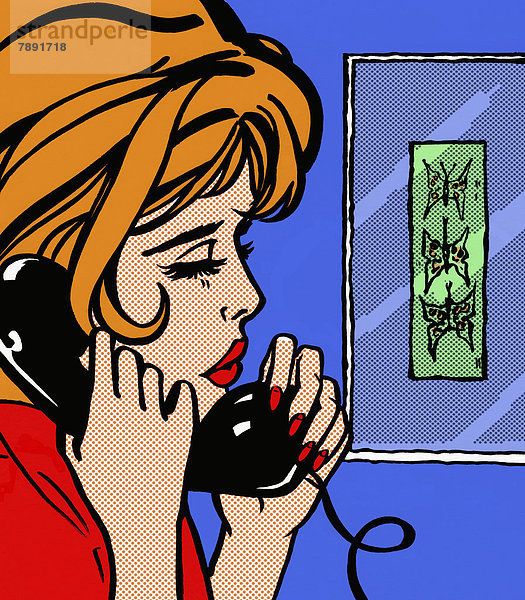 Traurige Frau am Telefon