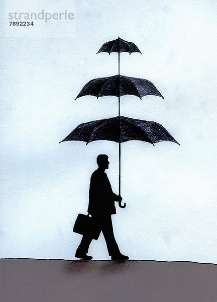 Geschäftsmann mit abgestuften Regenschirmen