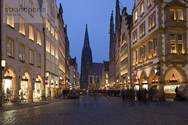 Prinzipalmarkt street with St. Lamberti Church  at Christmas